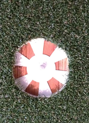 NET RETURN Golfloch und Flagge