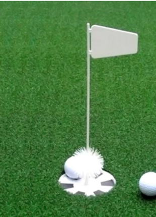 NET RETURN Golfloch und Flagge